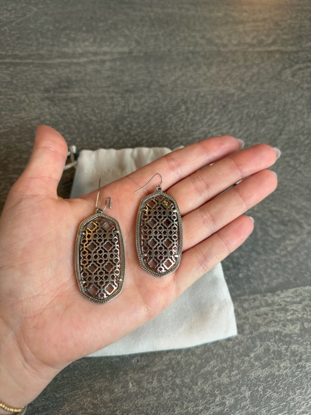 Kendra Scott Elle Drop Earrings - Picture 4 of 6